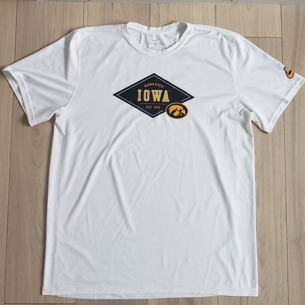 Nike Shirt Mens XL‎ White Iowa Hawkeyes NCAA Graphic Dri-Fit Short Sleeve Tee